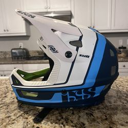 IXS helmet 