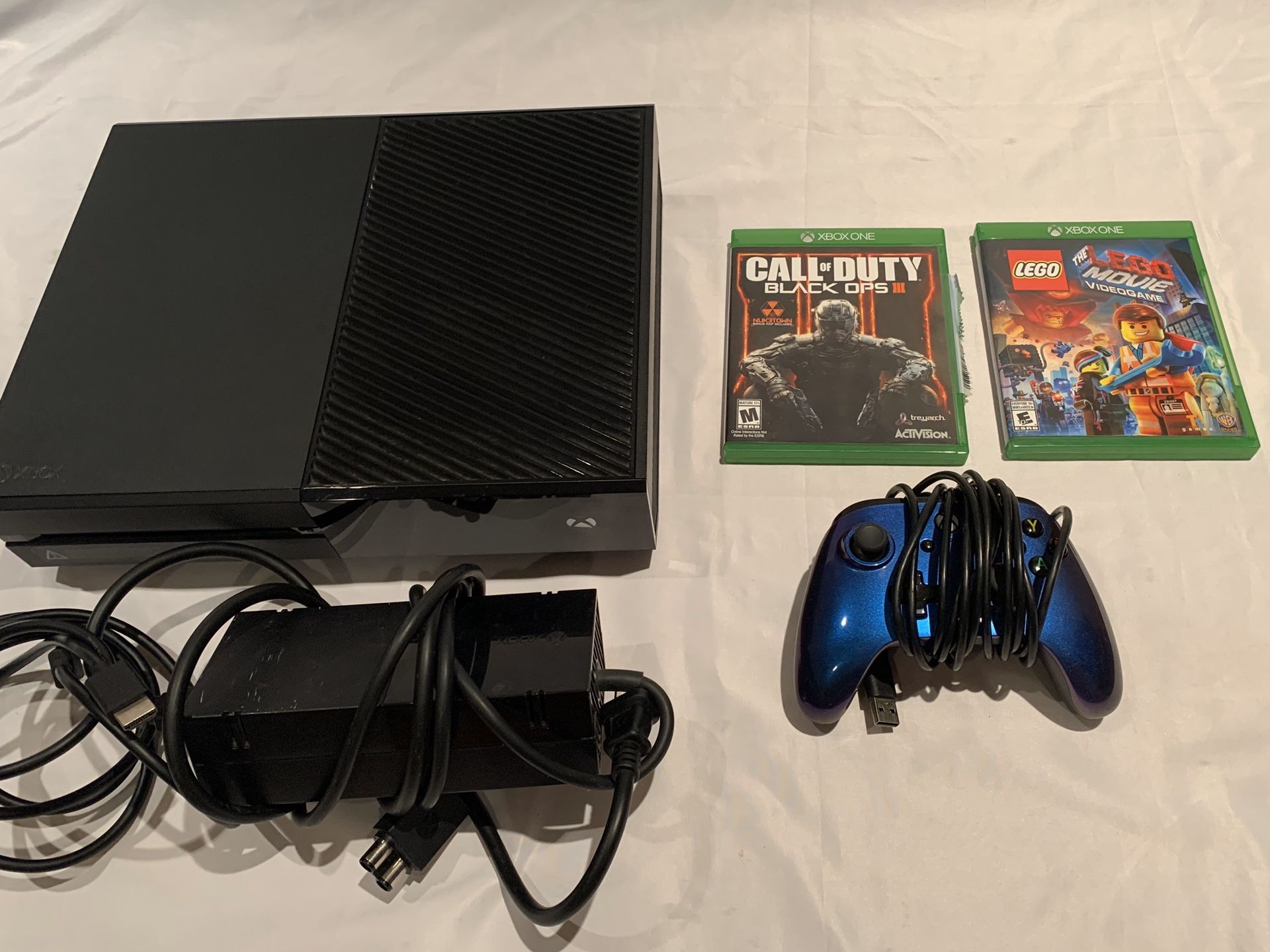 Xbox One Bundle 1 with 7 games and 1 controller