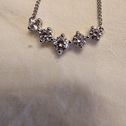 Silver Necklace With Zirconia Diamonds. 