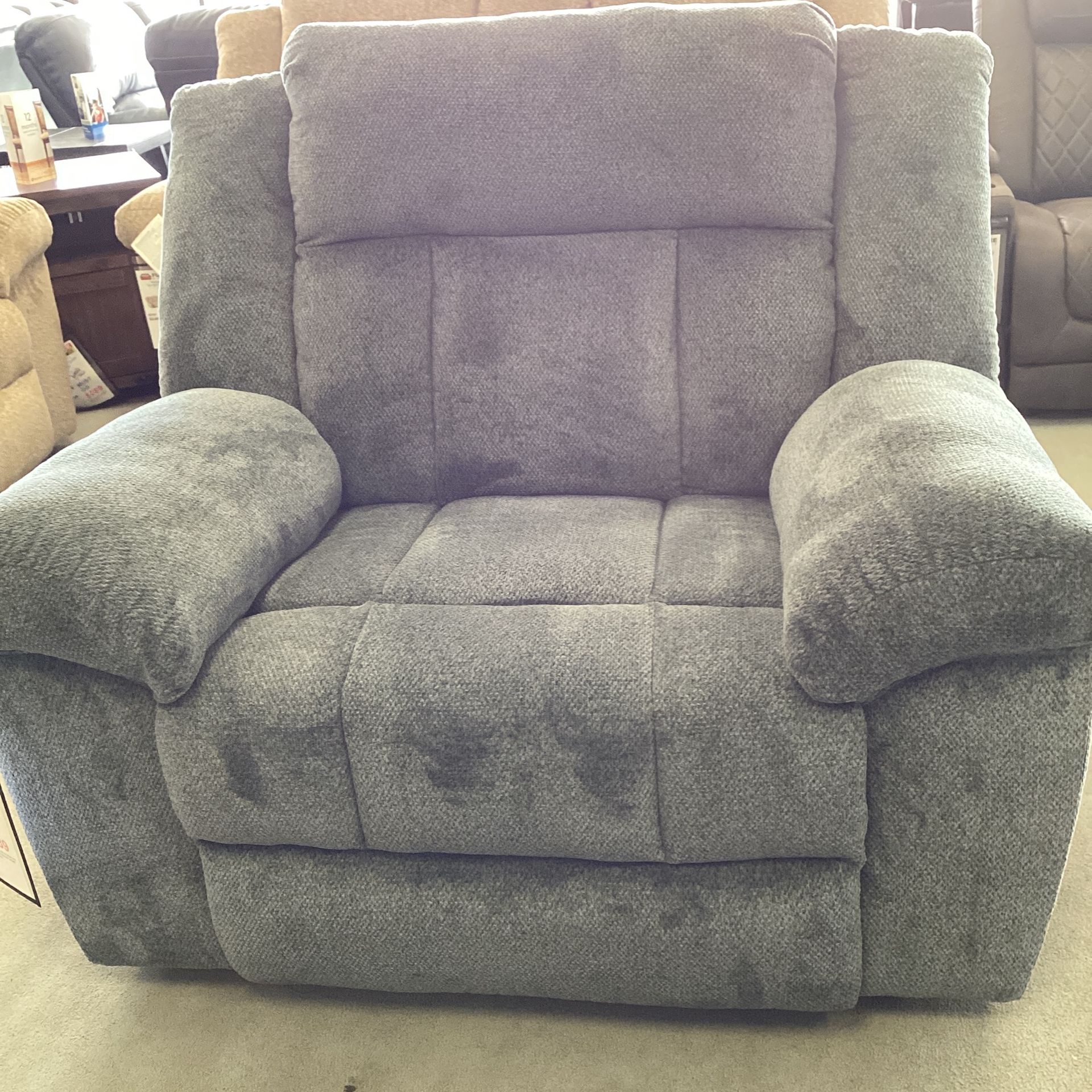 Tip Off PWR Recliner/ADJ Headrest