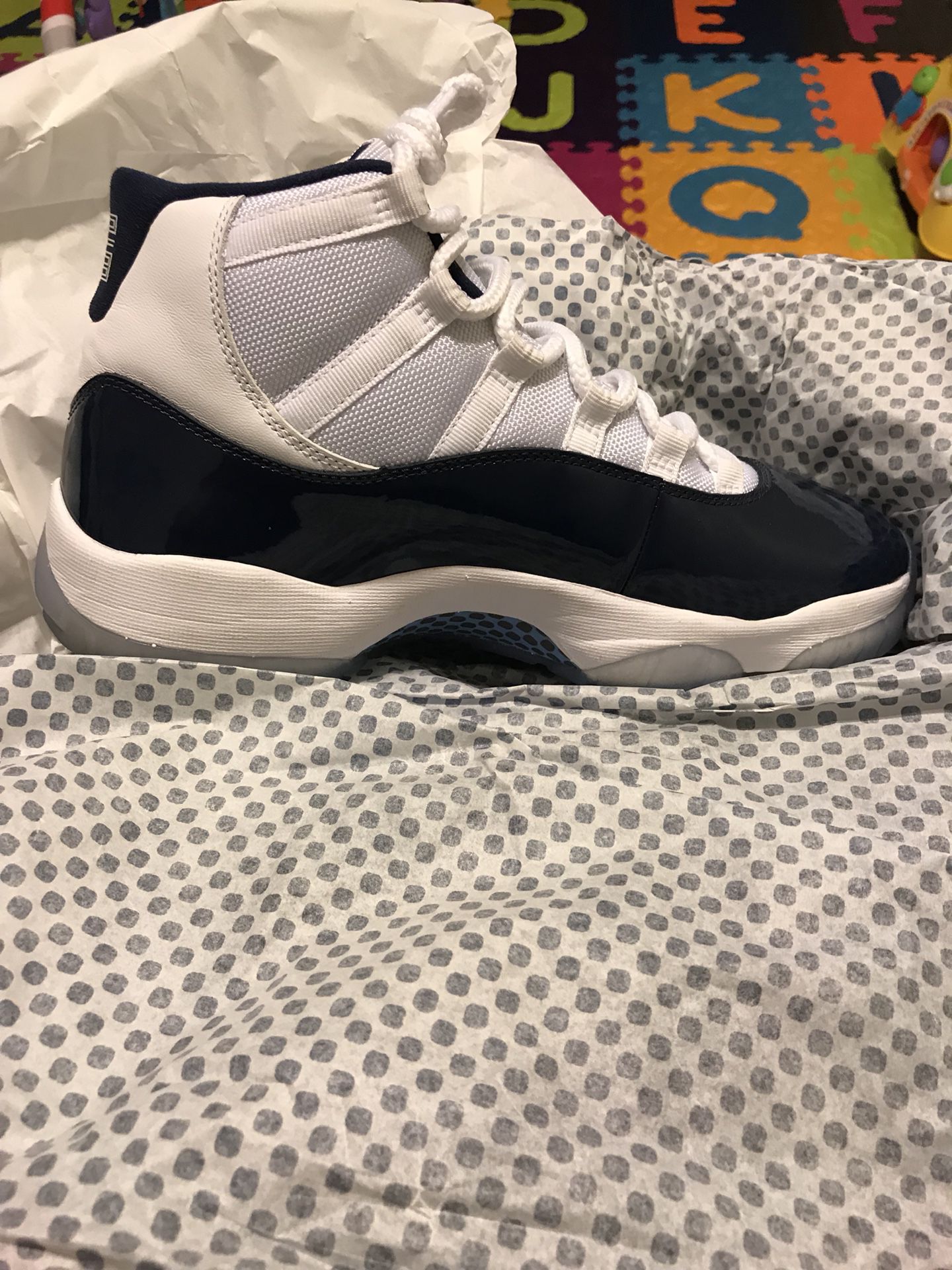 Nike air Jordan. Retro 11 white and blue size 9 price 220 or best ofert