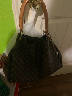 LV SHOULDER TOTE