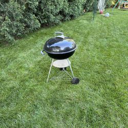 Webber 22”  Kettle Grill (includes Cover)