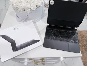 Apple Magic Keyboard 13inch and Apple Pencil Pro