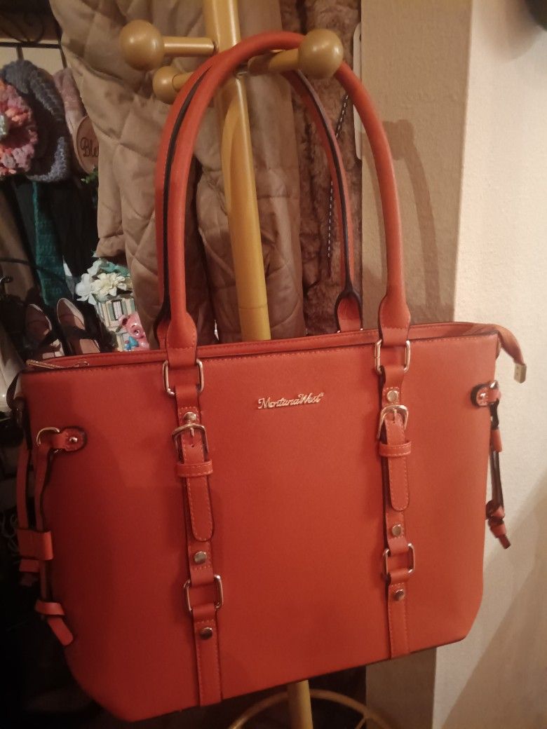 New High Fashion Computer Purse. 