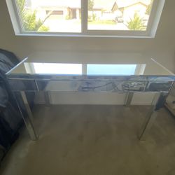 Glass/mirror Table 