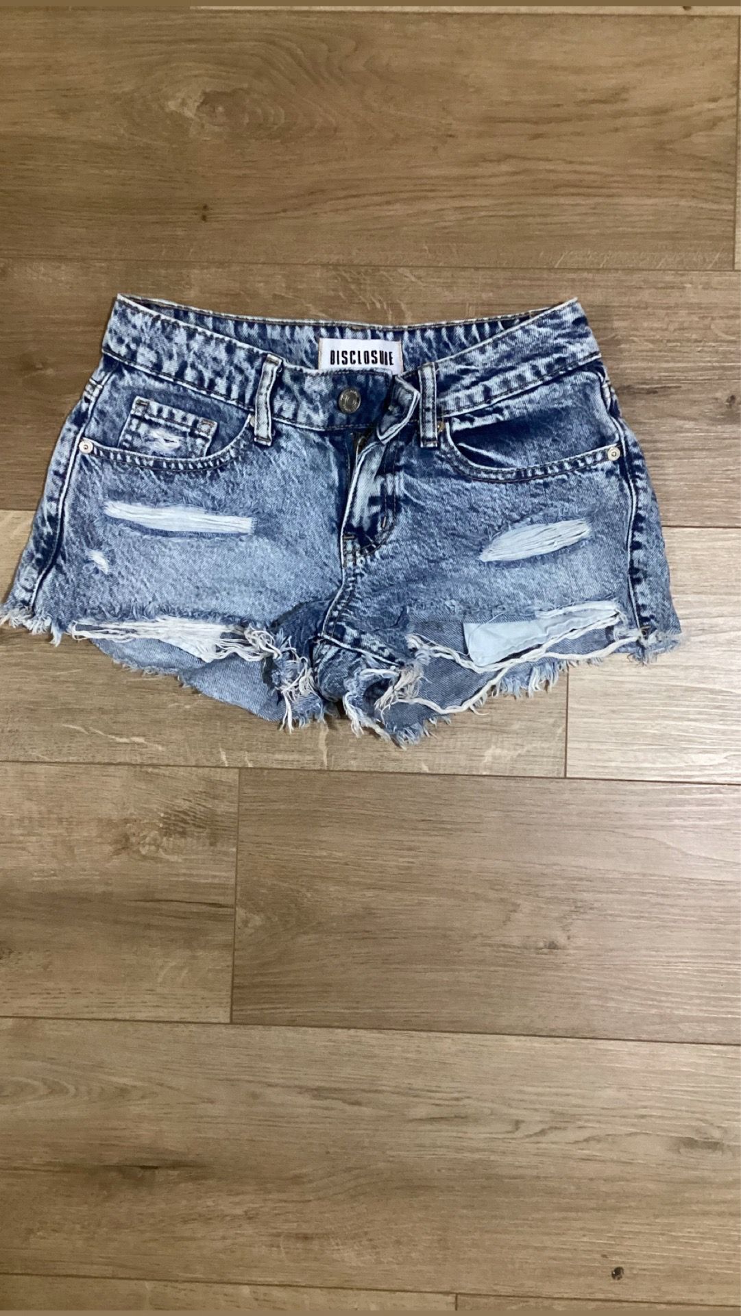 🌊 Acid Wash Distressed Denim Cut-Offs 🌊