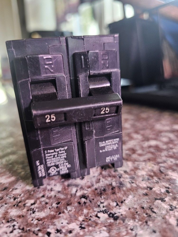 25 Amp BREAKER NEW