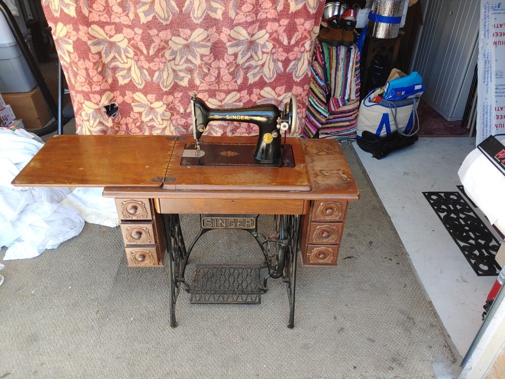 Singer Sewing Machine