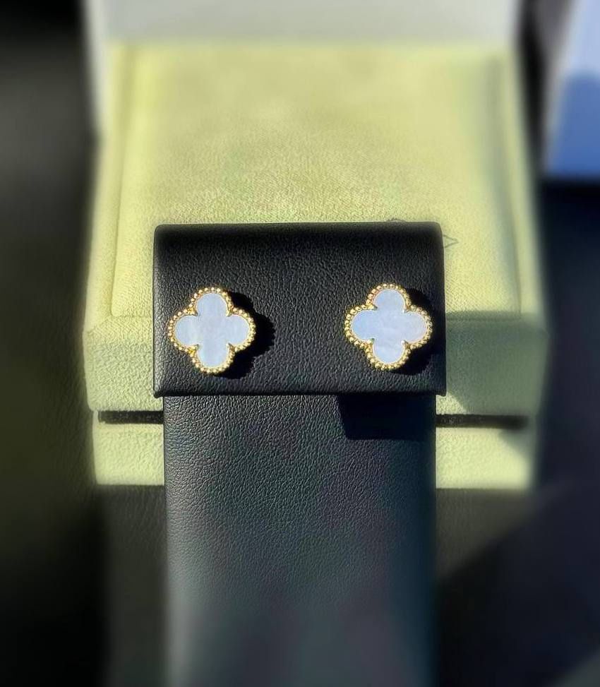 18k yellow gold Van Cleef style Alhambra White Mother of pearl stone clover stud earrings