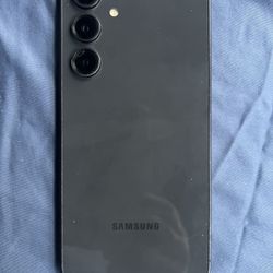 Samsung Galaxy S24  126GBs $600