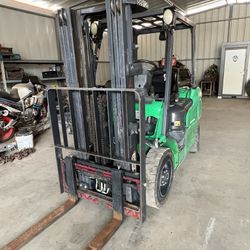 Forklift 