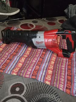 Milwaukee 2620-20  M18 18V  cordless sawzall reciprocating saw in excellent working condition