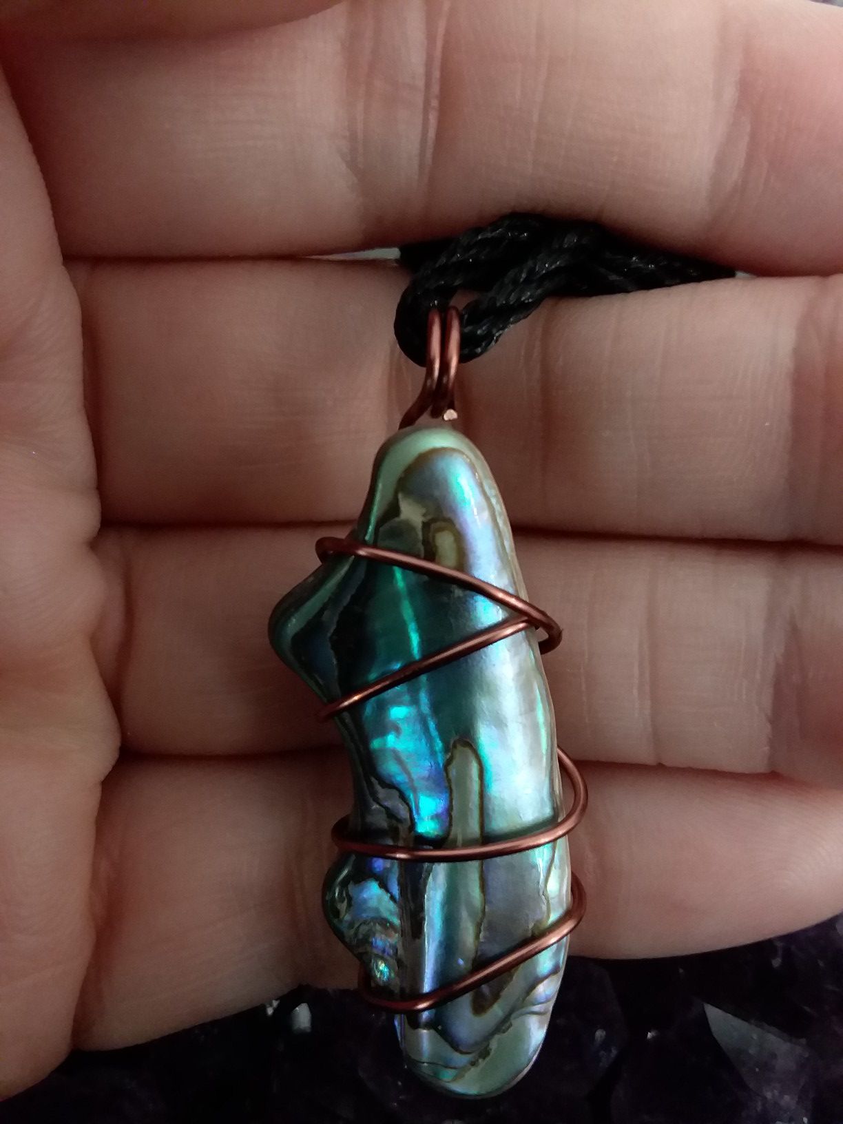BRAND NEW, Abalone Shell and Copper Necklace. Nickle and Lead Free. Comes with the Jewlery bag. Ready to give as a gift.