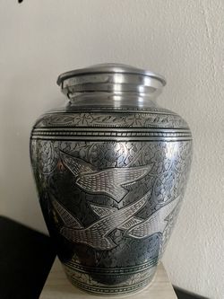 Large Urn ⚱️