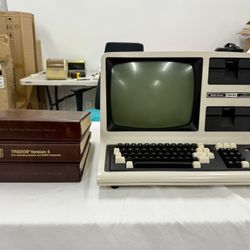 Vintage TRS-80 Model 4 Desktop Computer w/Manuals