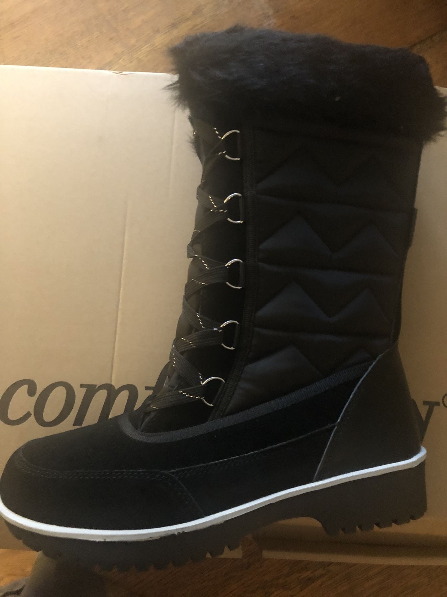 Women’s size 9 Comfort View Boots, Black