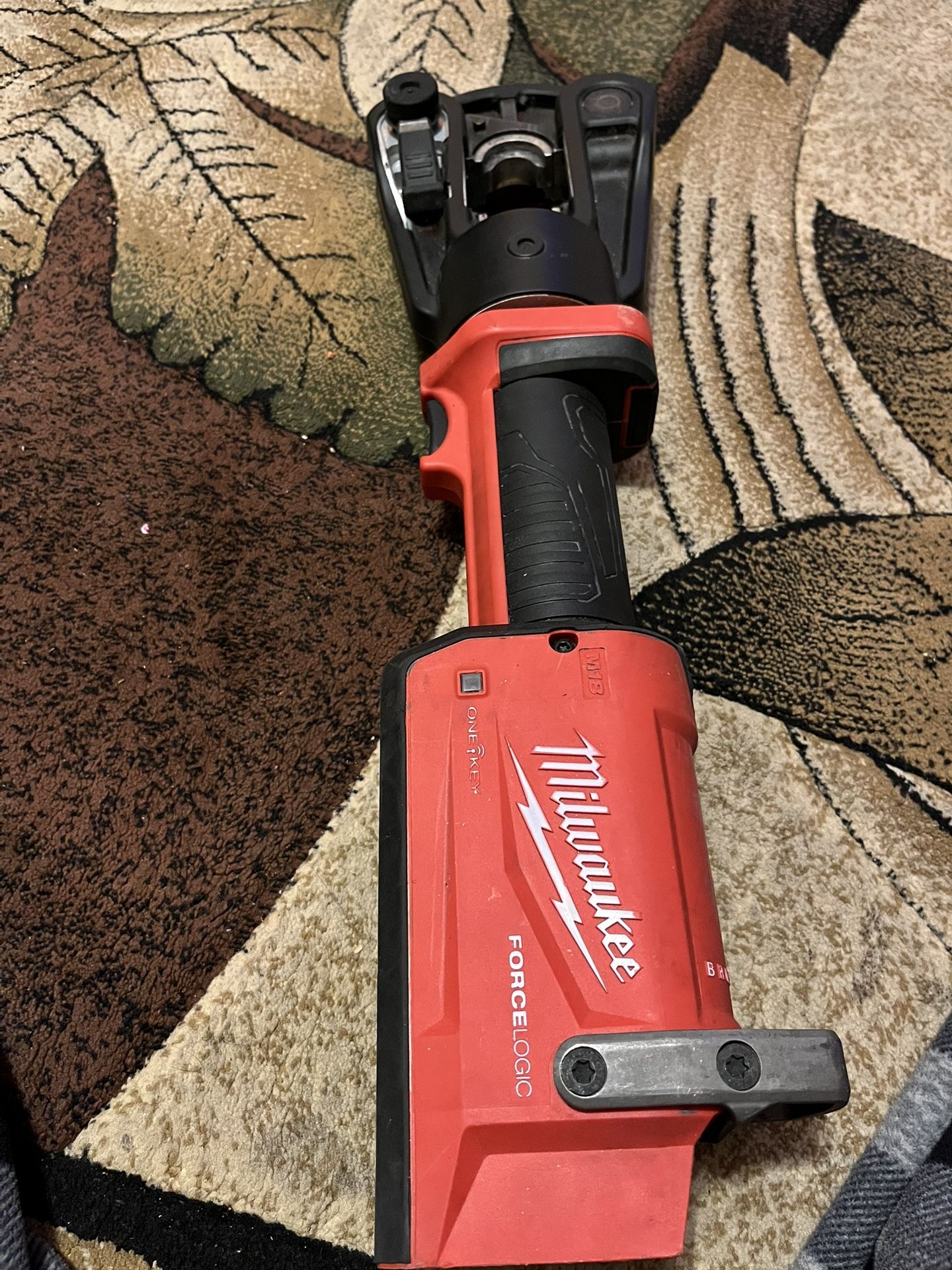 Milwaukee Force Logic 12ton Latched Linear Crimper