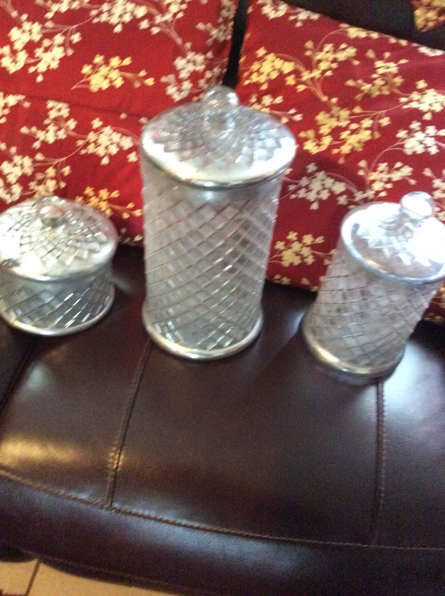 3 adornos de sala lo compre en Ashley