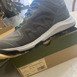 KEEN Women’s hiking Boots/waterproof-BRAND NEW