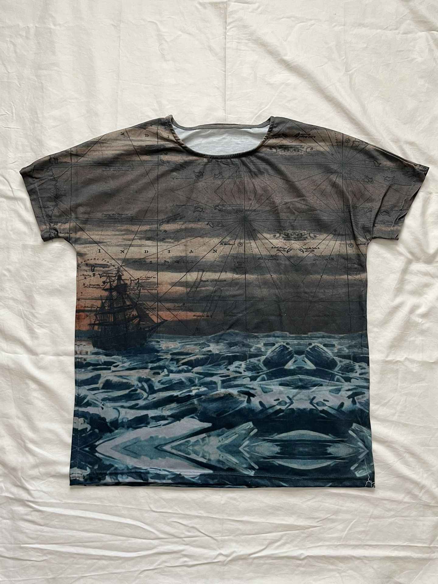 Graphic T-Shirt with Nautical Design Size S