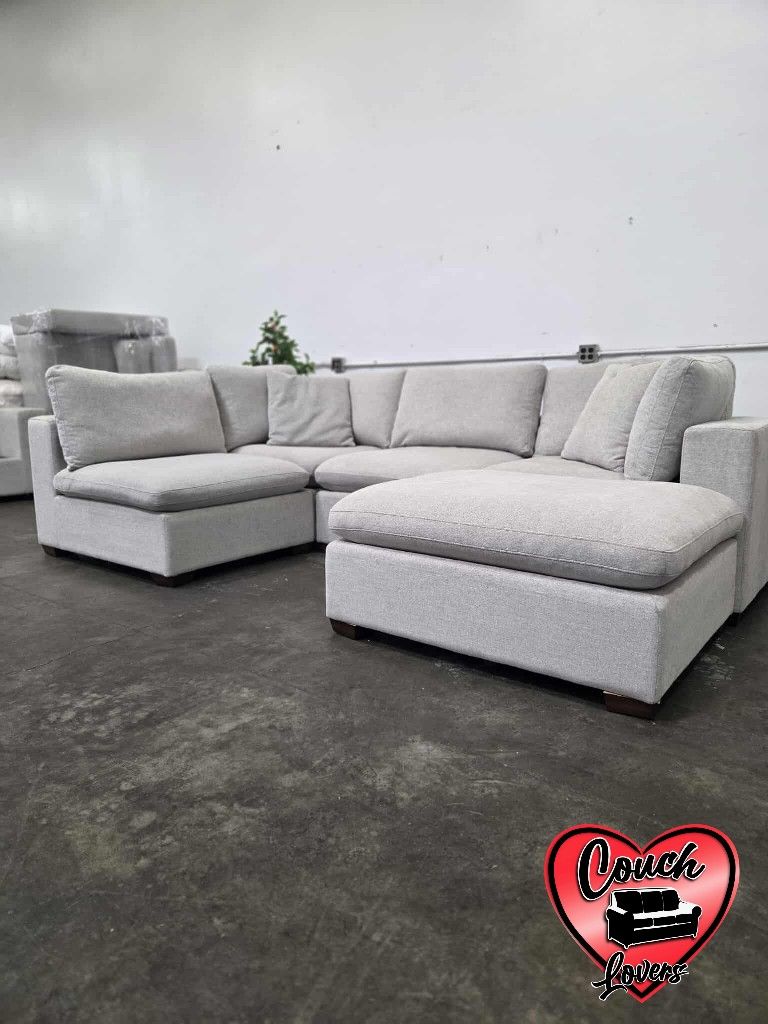 Black Friday Sale‼️ 5pc Couch With Ottoman- Free Delivery‼️