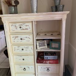 Big Dresser/ Wardrobe 