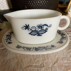 Vintage Pyrex Old Town Blue Onion Gravy Boat & Underplate 