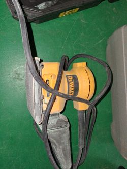 DeWALT DW411 Type 3 Heavy-Duty 1/4-Sheet Palm Grip Sander.