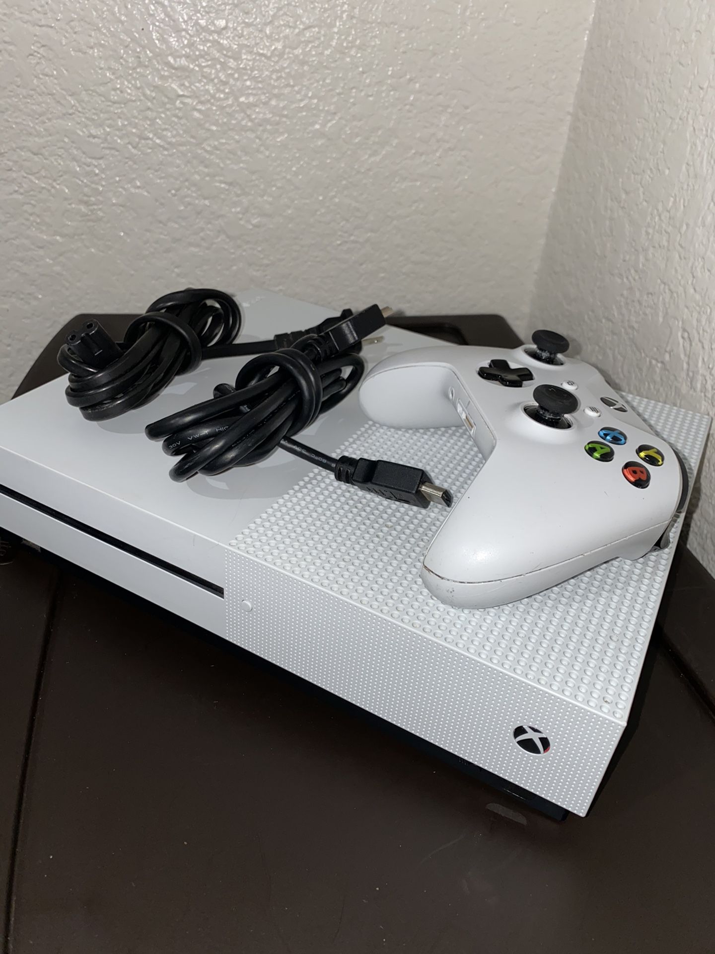 Xbox One S APEX FIFA 19 FORTNITE PUBG FIRM $160
