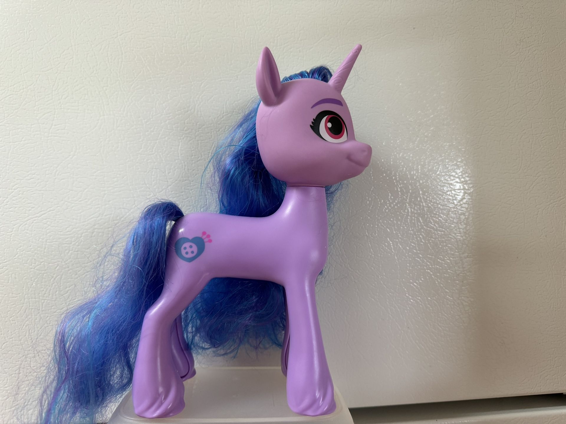 My Little Pony G5 Izzy Moonbow giant toy