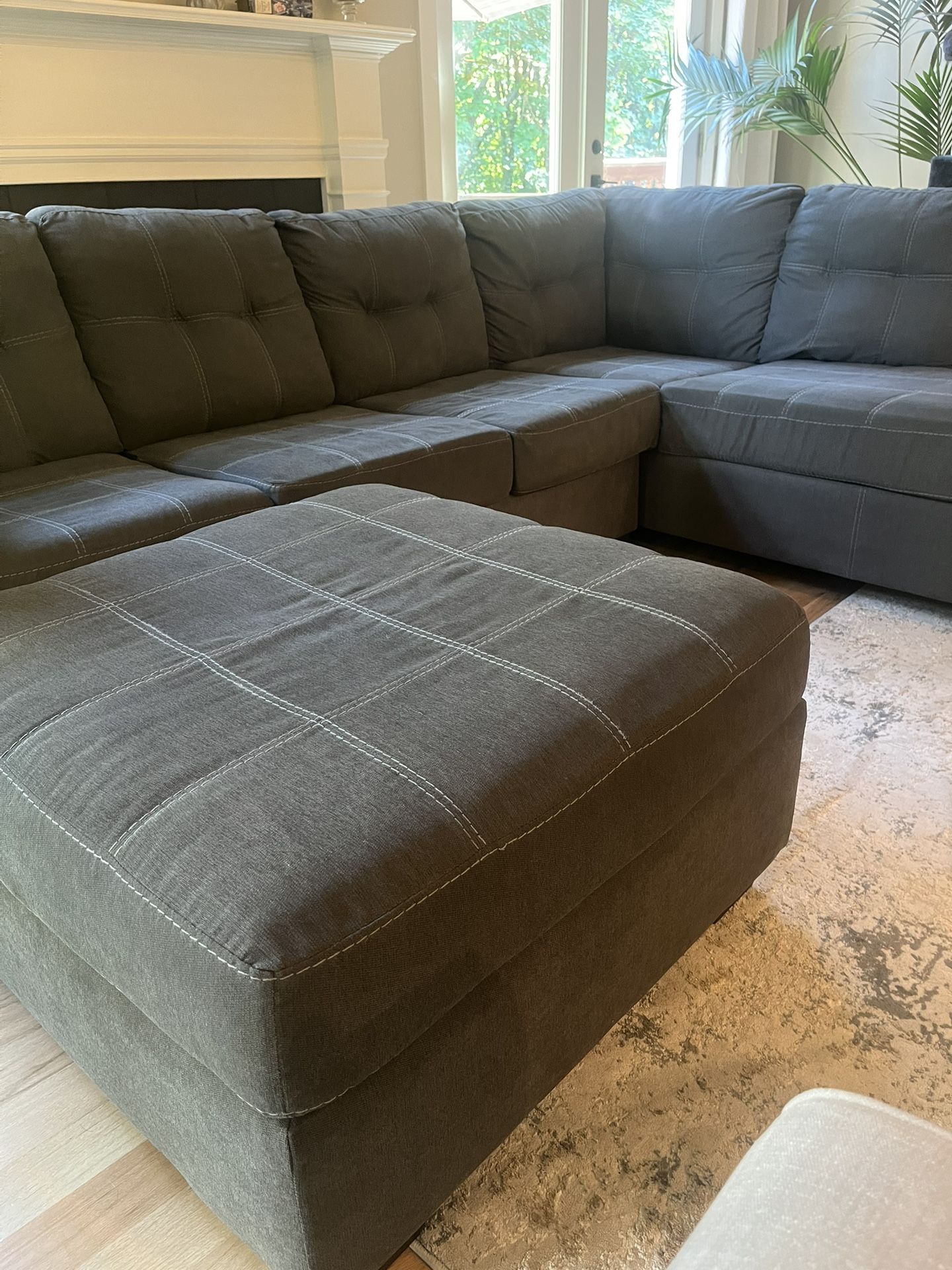 Grey Sectional w/Chaise & Ottoman