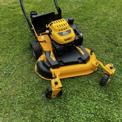 Dewalt 28 Inch 244 CC Lawn mower