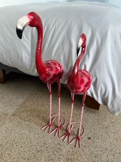 Decorative metal flamingos