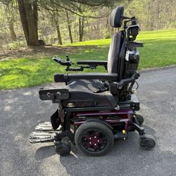 LIKE NEW POWER WHERLCHAIR - QUANTUM EDGE 3 