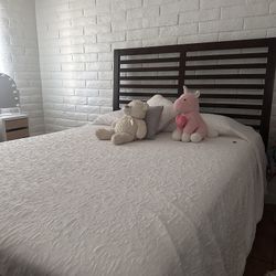 Queen bed frame! Mattress and box spring not included 