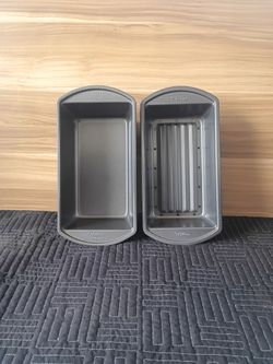 Wilton 2-Piece Non-Stick Meatloaf Pan Set.