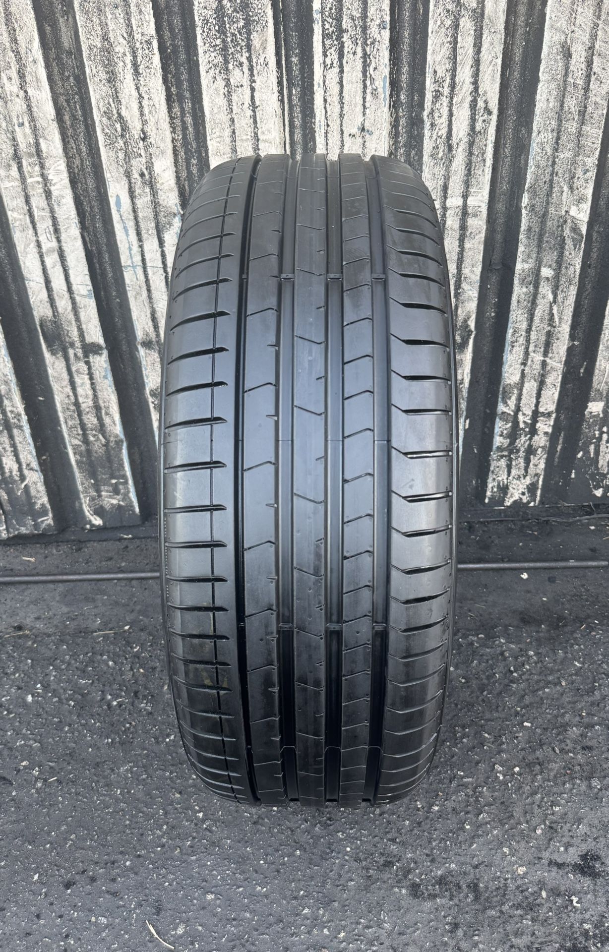 245/45/20 Pirelli P-Zero PZ4 RunFlat LikeNew