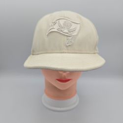 New Era 9Fifty Tampa Bay Buccaneers Cream Adjustable Snapback Hat