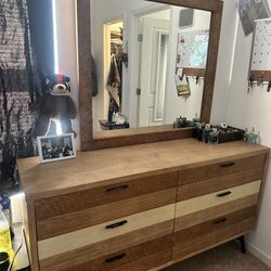 Queen Bedroom Set - Great Condition - Mattress Included 💲$450 OBO