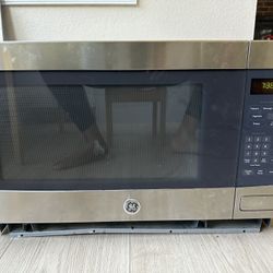 GE Built-in Microwave With Trim Kit (can Be Used As Countertop Microwave)