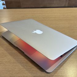 MacBook Air 11” i5/4GB/128GB SSD $180