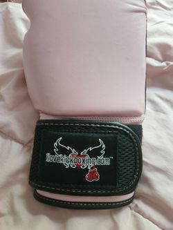 CENTURY 12oz. Womens Pink Boxing Gloves