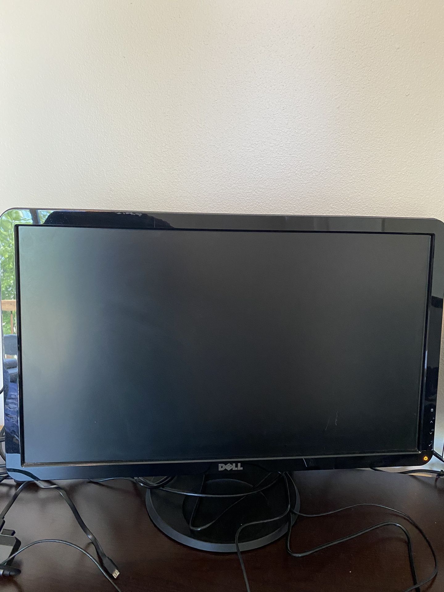 Dell 20’ monitor and keyboard