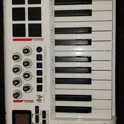 Axiom Pro 25 White Midi Keyboard