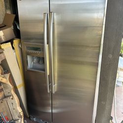 Whirlpool Refrigerator Limited Gold Edition  Parting Out All Of The Shelf Are In Great Condition 