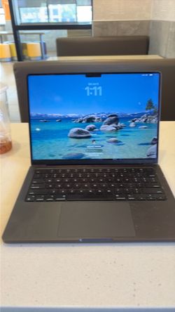 Apple MacBook Pro 512 mb m4 chip used with anker adapter