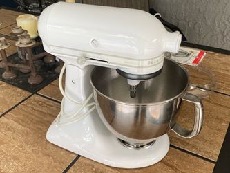 Kitchen Aid Artisan stand mixer