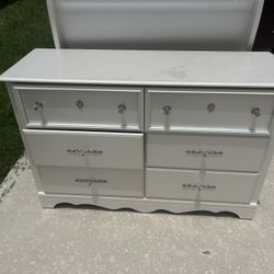 Dresser , Bed Set,Mirror And Mattress 