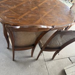Table with 5 chairs